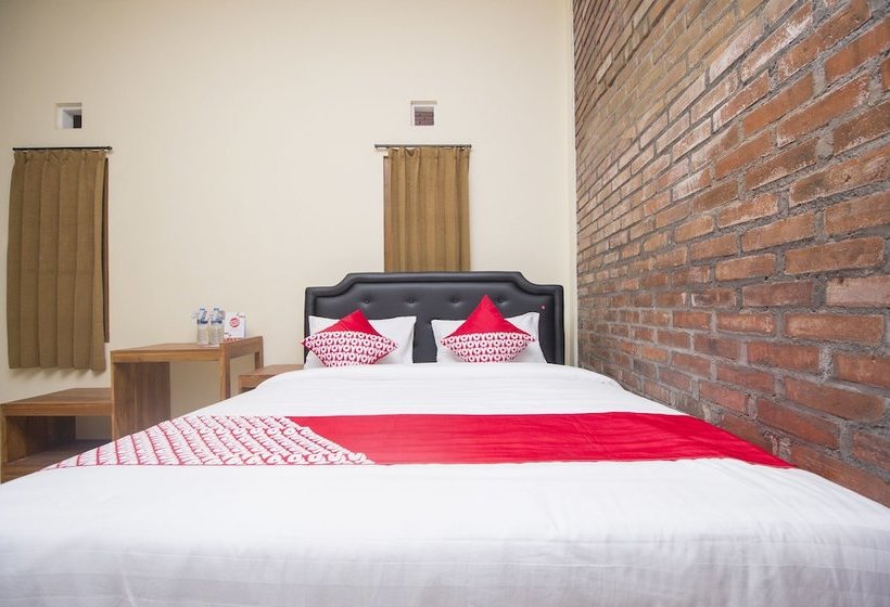 펜션 Annisa Syariah Guest House By Oyo Rooms