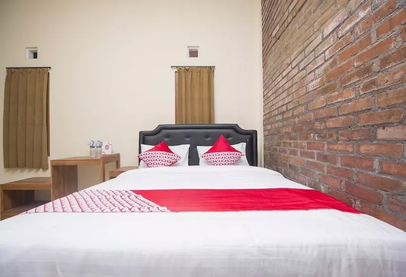 پانسیون Annisa Syariah Guest House By Oyo Rooms