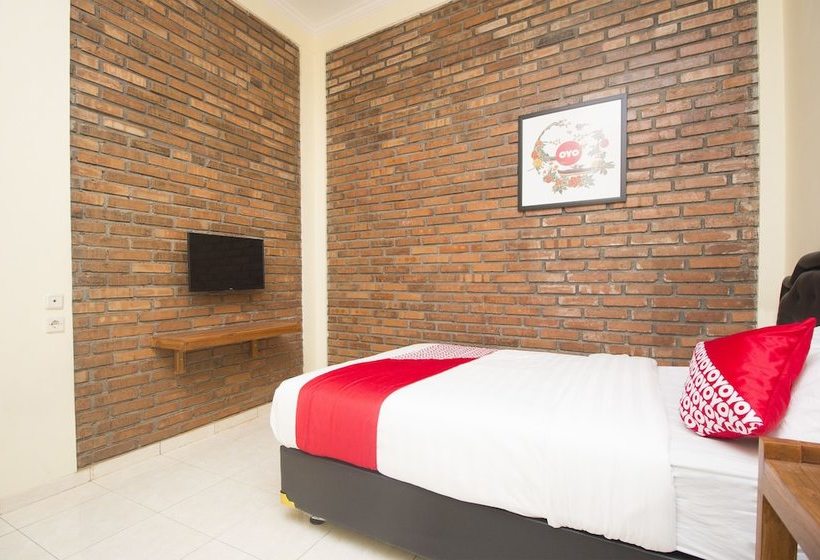 펜션 Annisa Syariah Guest House By Oyo Rooms