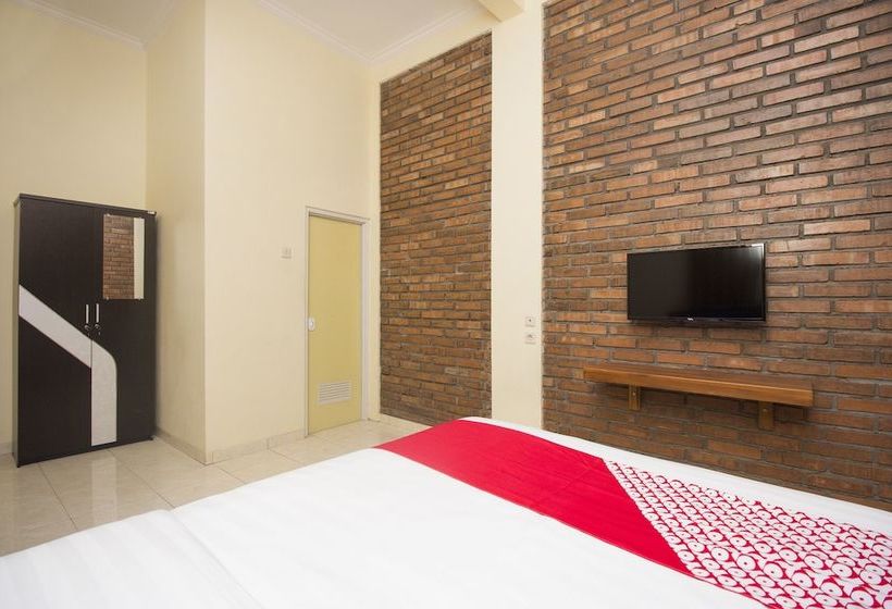 펜션 Annisa Syariah Guest House By Oyo Rooms