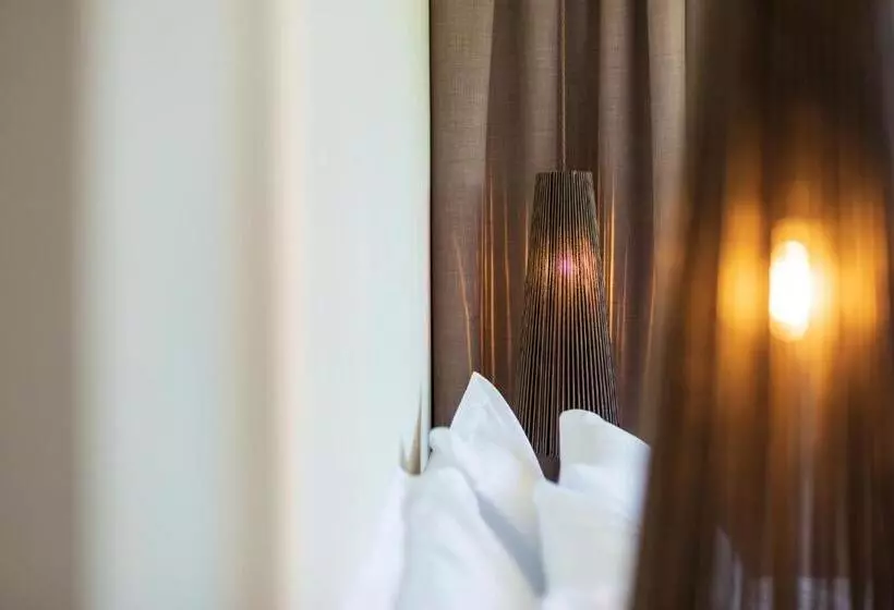 هتل 180 South Seaside