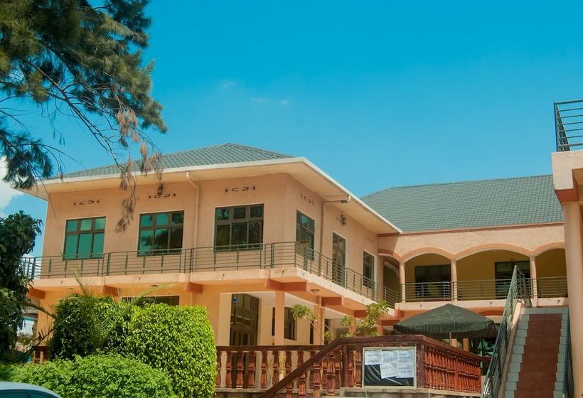 בית מלון כפרי Hilltop Country Club