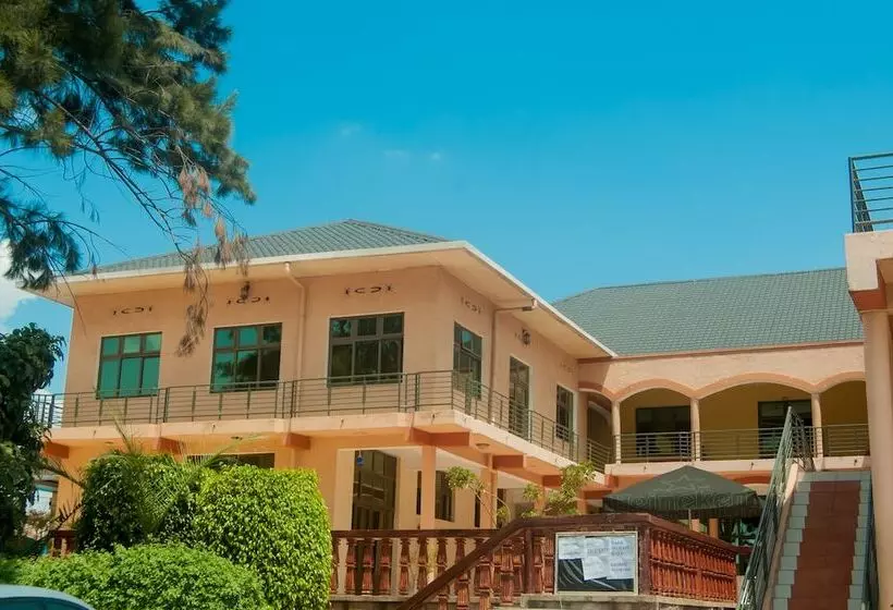 هتل Hilltop Country Club