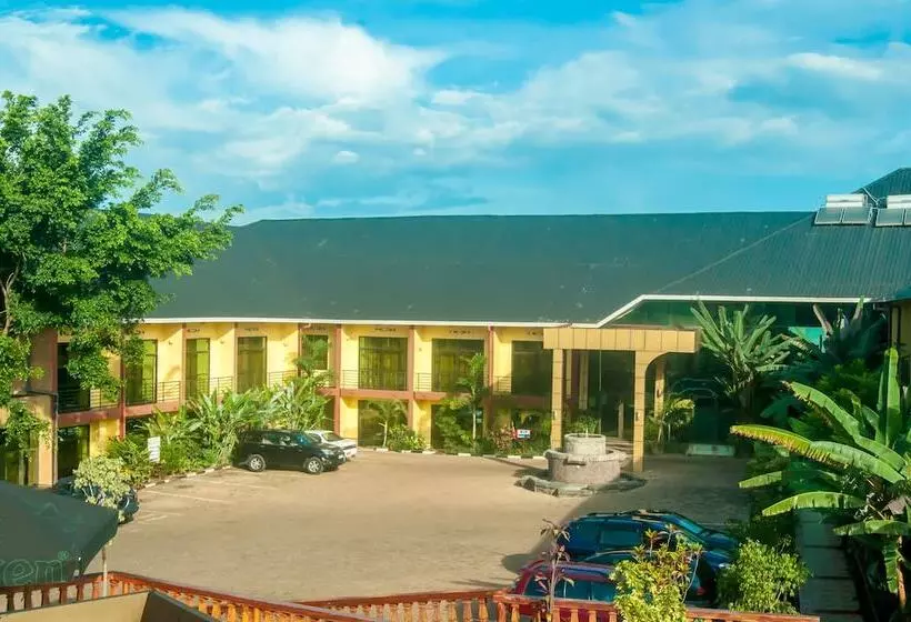 هتل Hilltop Country Club
