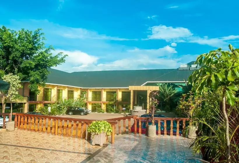 هتل Hilltop Country Club