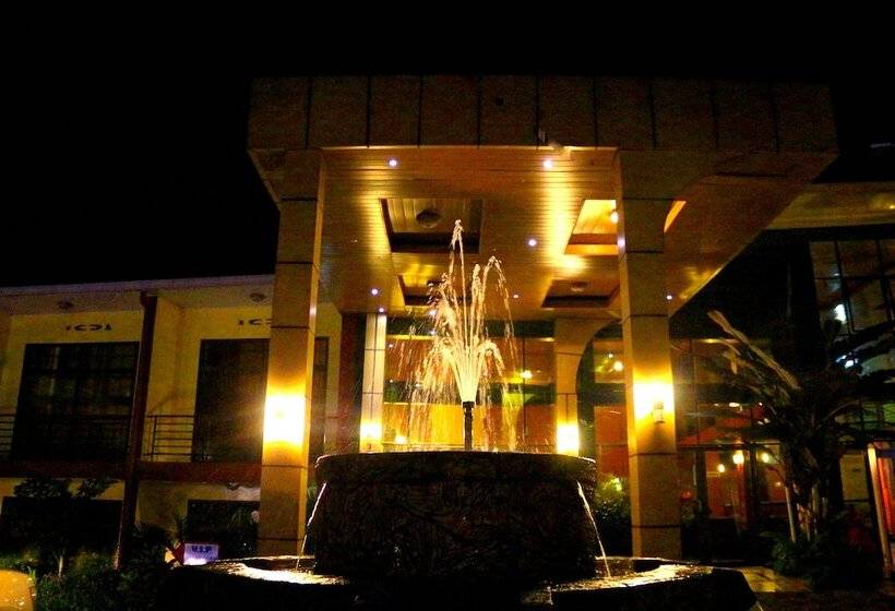 בית מלון כפרי Hilltop Country Club