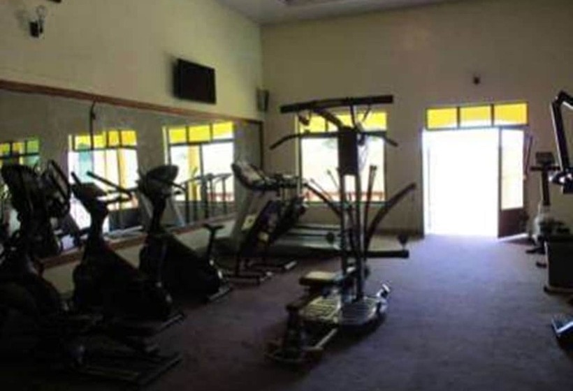 בית מלון כפרי Hilltop Country Club