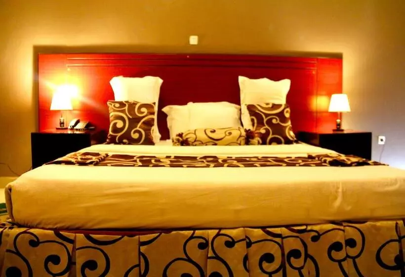 هتل Hilltop Country Club