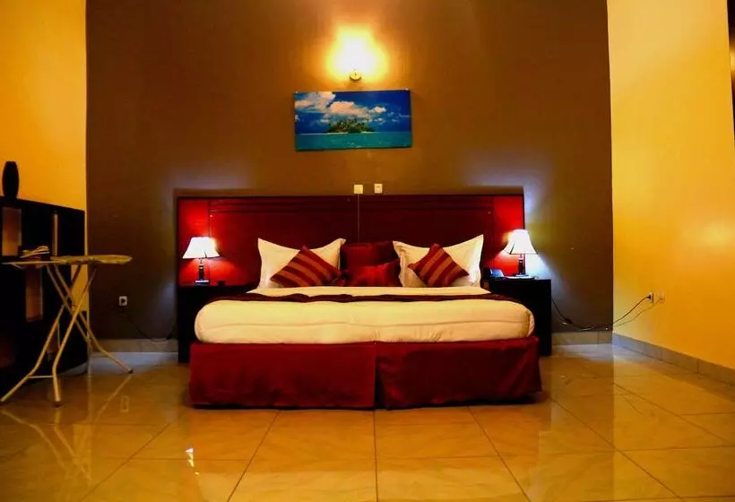 هتل Hilltop Country Club