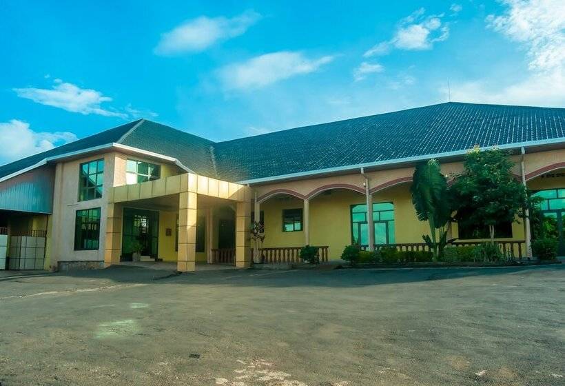 בית מלון כפרי Hilltop Country Club