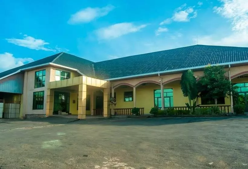 هتل Hilltop Country Club