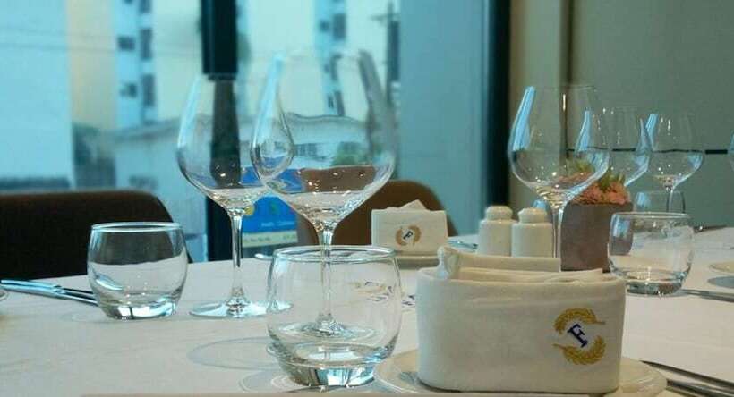 هتل La Falaise Bonapriso