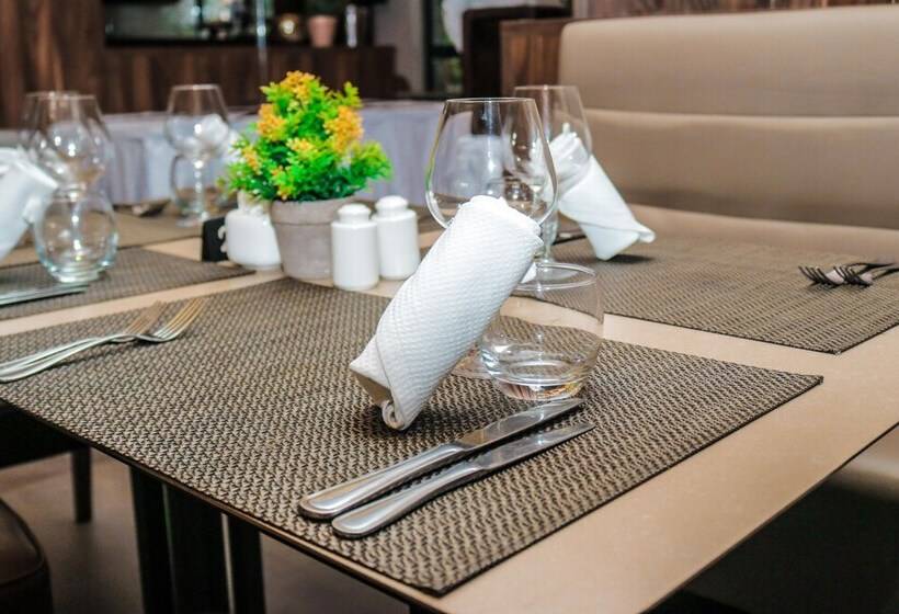 هتل La Falaise Bonapriso