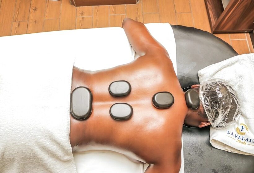 هتل La Falaise Bonapriso