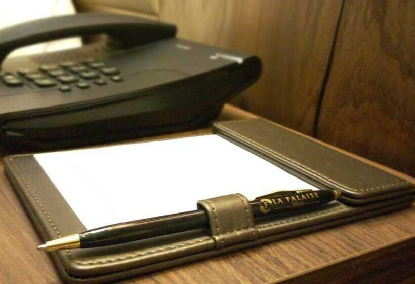 هتل La Falaise Bonapriso