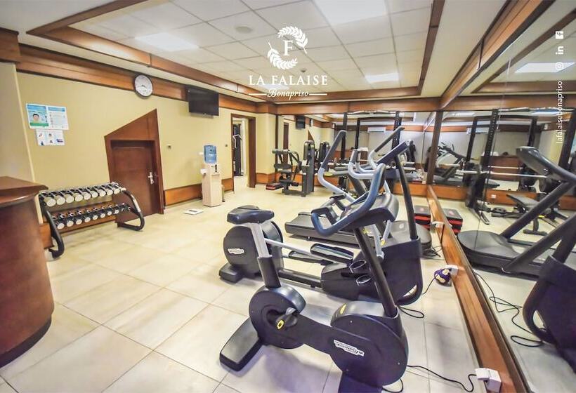 هتل La Falaise Bonapriso