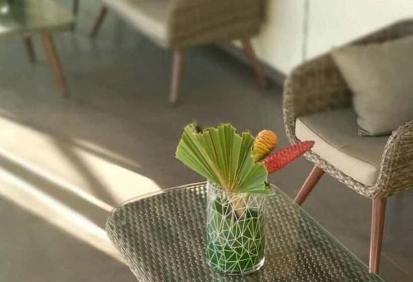 هتل La Falaise Bonapriso