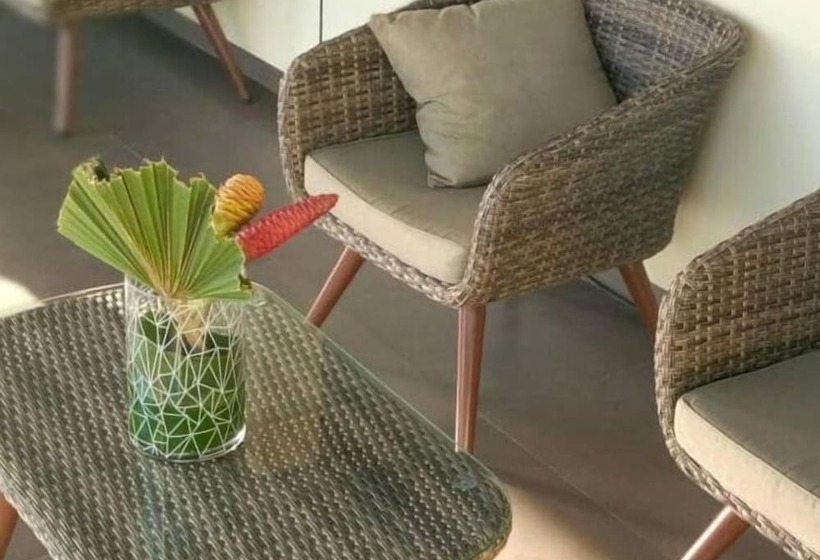 هتل La Falaise Bonapriso