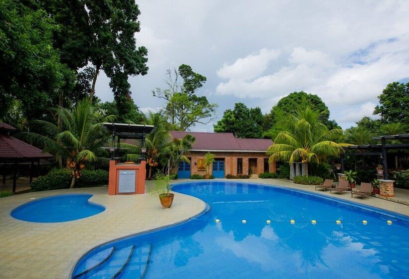 هتل Malagos Garden Resort