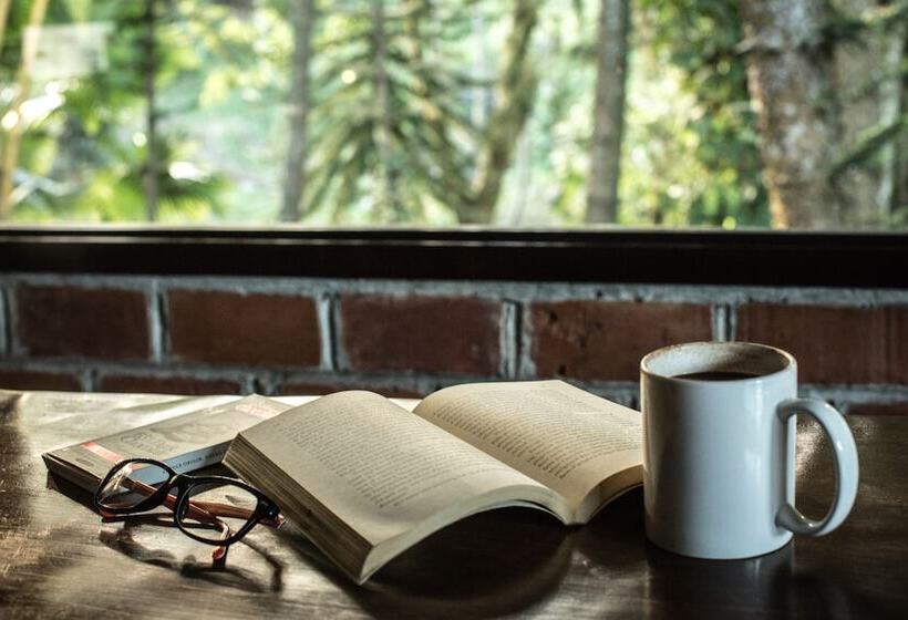 هتل Malagos Garden Resort