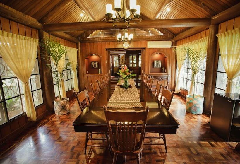 هتل Malagos Garden Resort