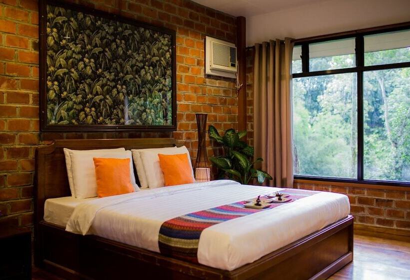 هتل Malagos Garden Resort