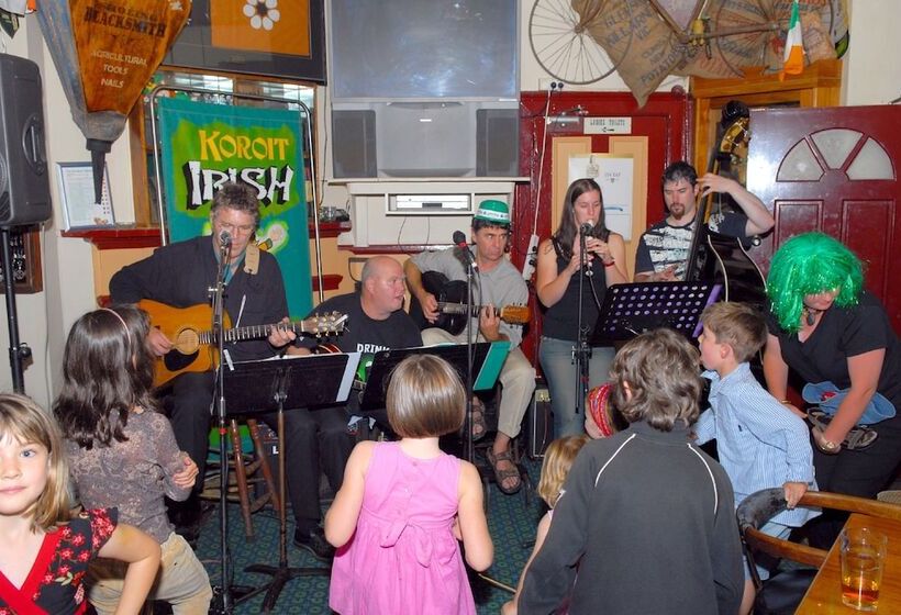 Отель Mickey Bourke S Koroit