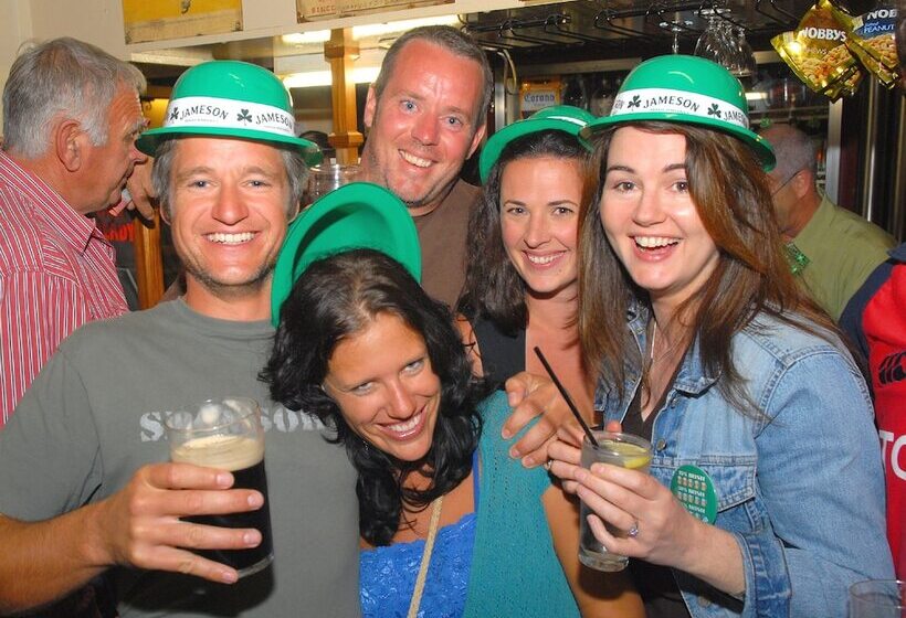 Отель Mickey Bourke S Koroit