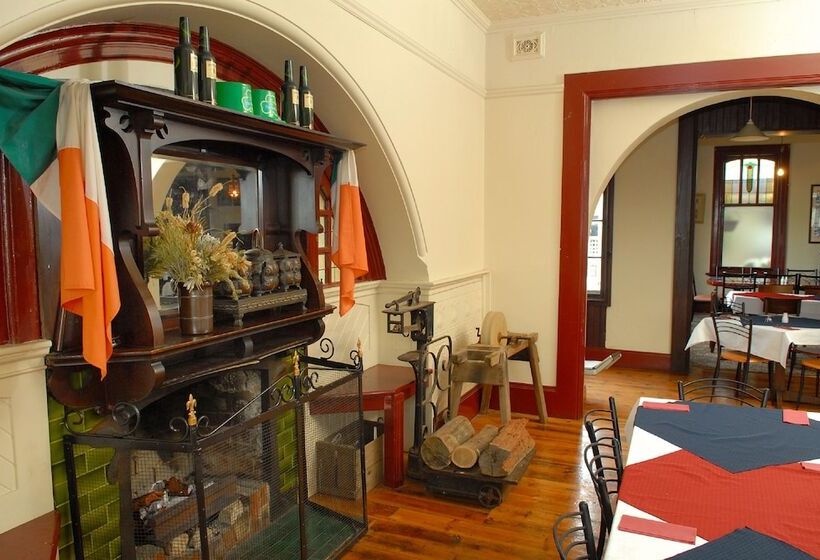 Отель Mickey Bourke S Koroit