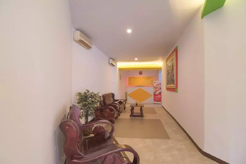 Hotelli Reddoorz Near Itc Mangga Dua