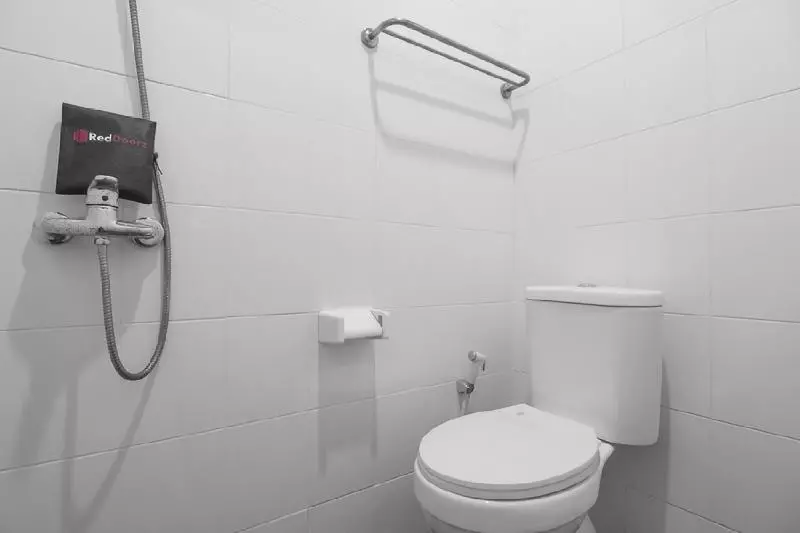 Hotelli Reddoorz Near Itc Mangga Dua