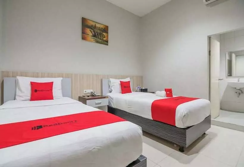 ホテル Reddoorz Plus Near Simpang Rimbo Jambi