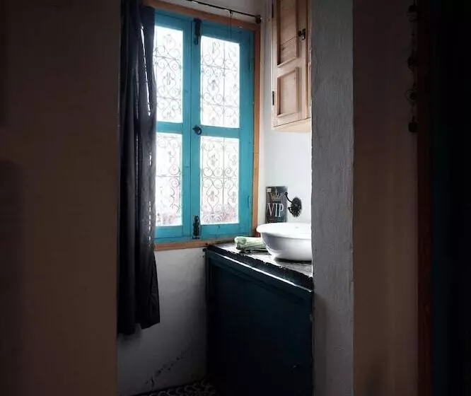 Majatalo Dar Randigaba