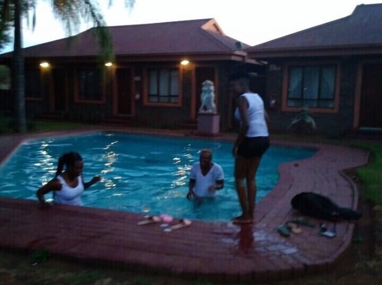 ペンション Eltasha Guesthouse And Spa