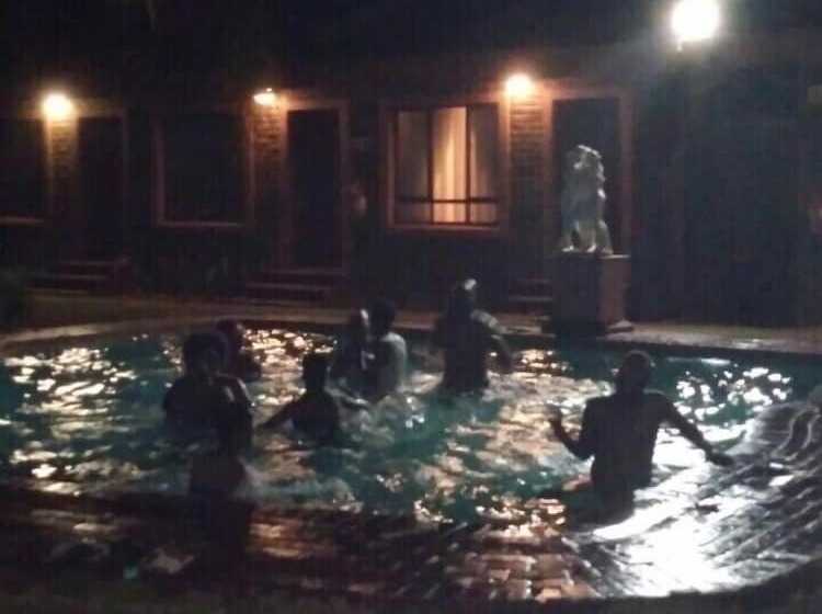 ペンション Eltasha Guesthouse And Spa