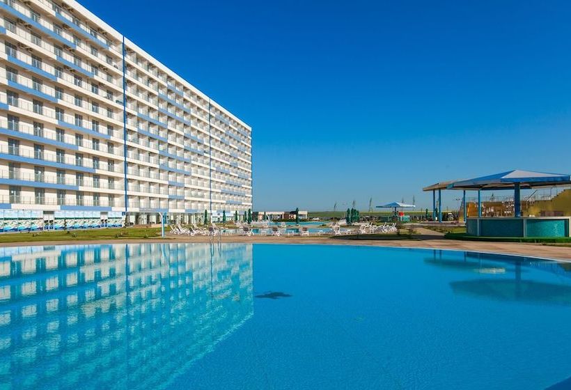 Resort Atrium By The Blaxy