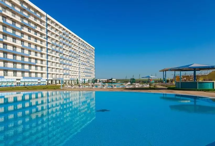 Resort Atrium By The Blaxy