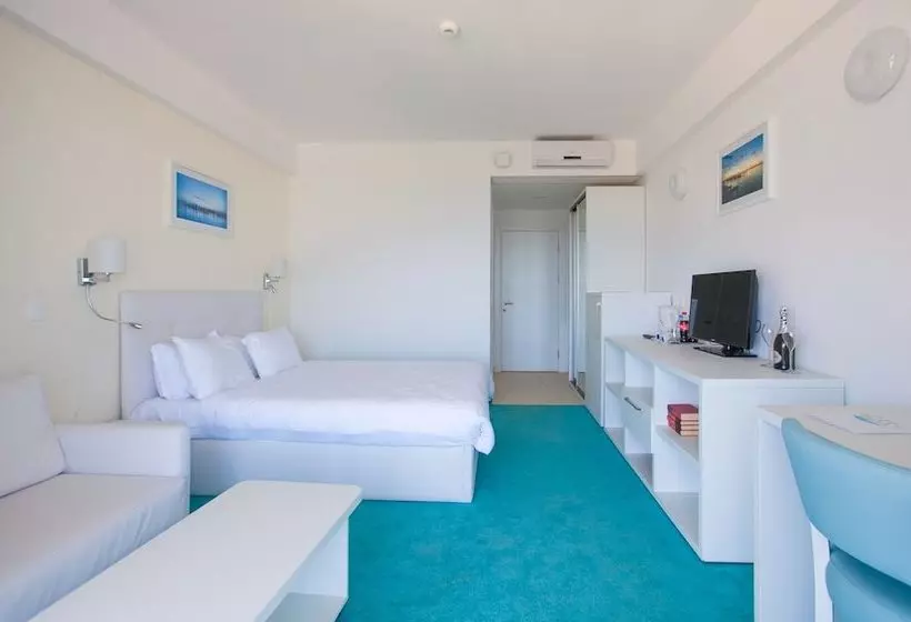 Resort Atrium By The Blaxy