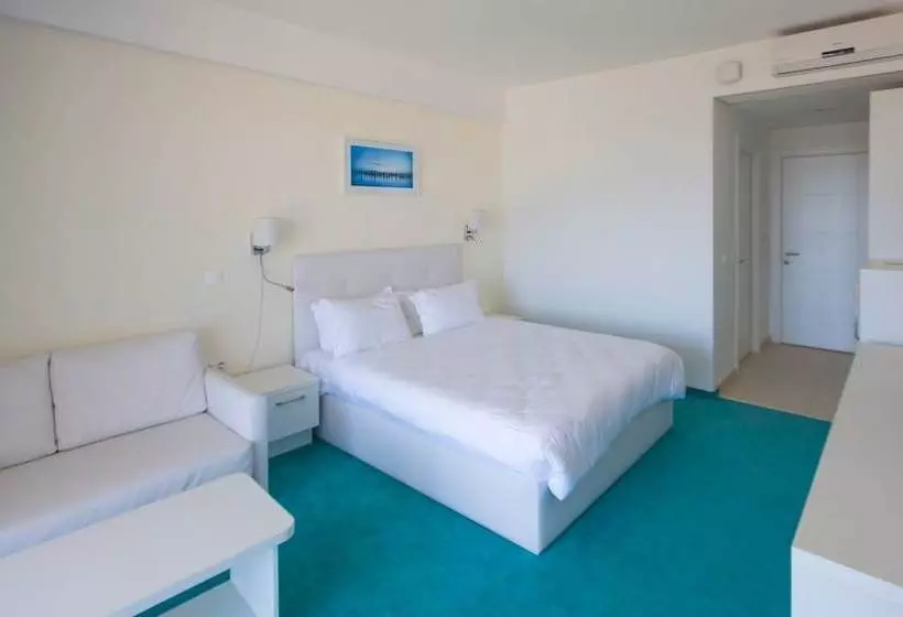 Resort Atrium By The Blaxy