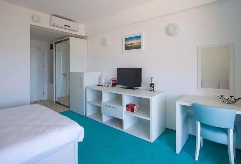 Resort Atrium By The Blaxy