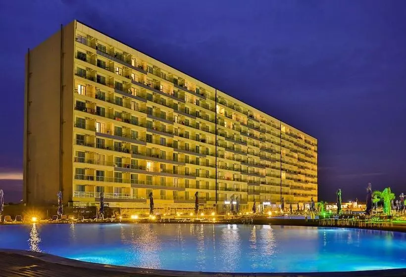 Resort Atrium By The Blaxy