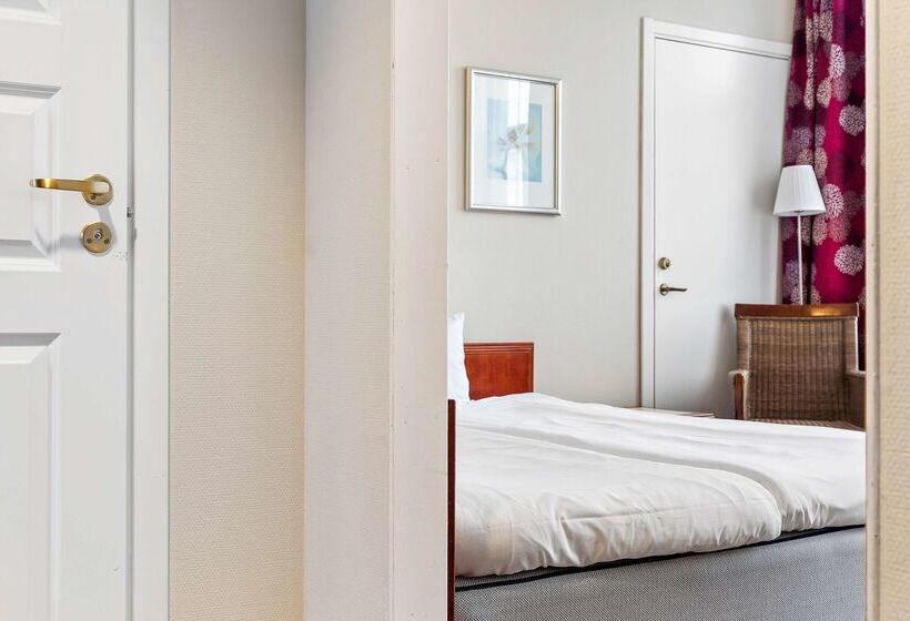 בית מלון כפרי Best Western Tidbloms