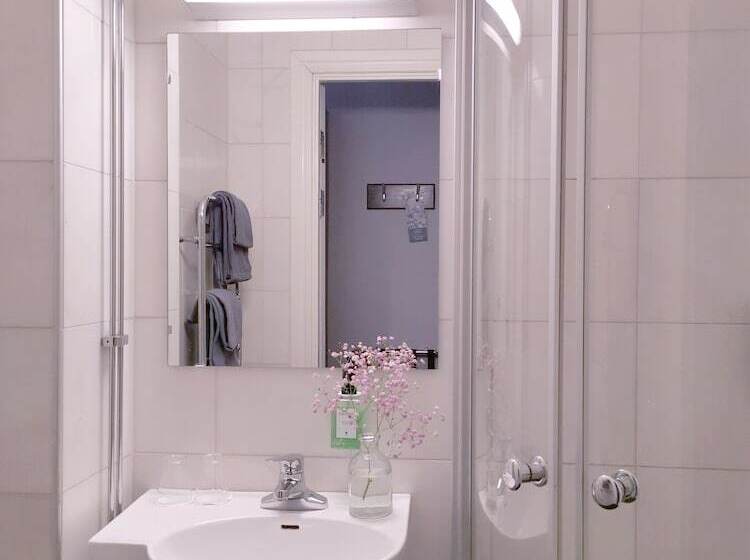 בית מלון כפרי Crystal Plaza