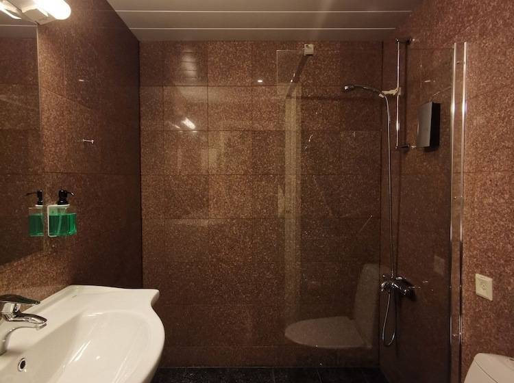 בית מלון כפרי Crystal Plaza