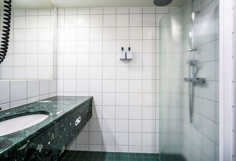 هتل Scandic Plaza Umeå