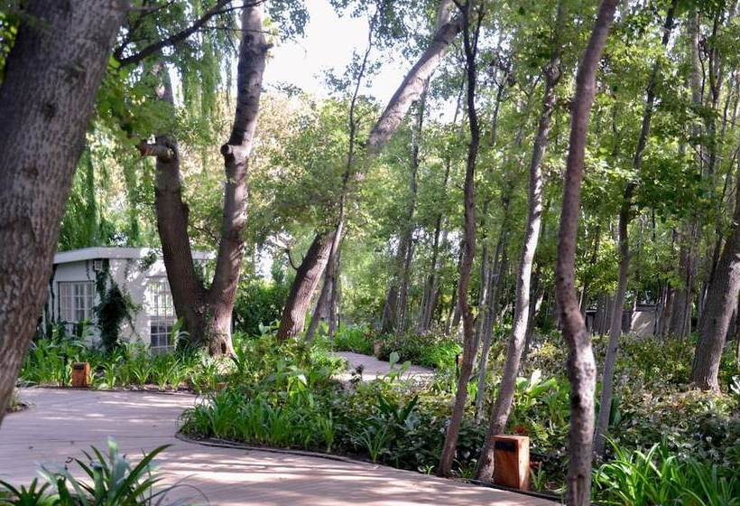 בית מלון כפרי La Paris Estate