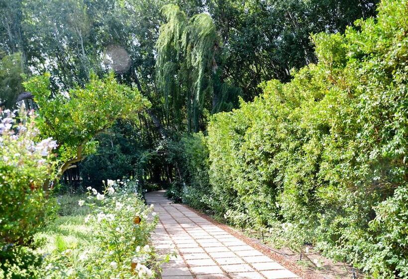 בית מלון כפרי La Paris Estate