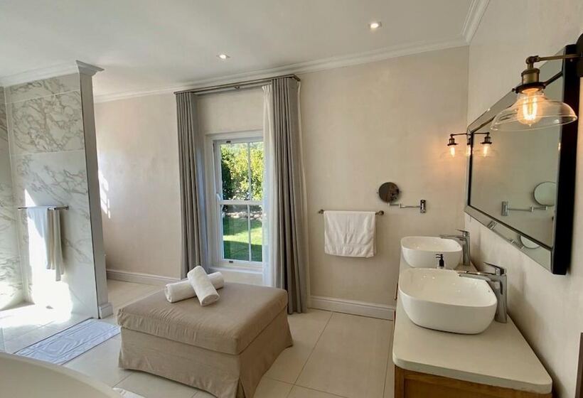 בית מלון כפרי La Paris Estate