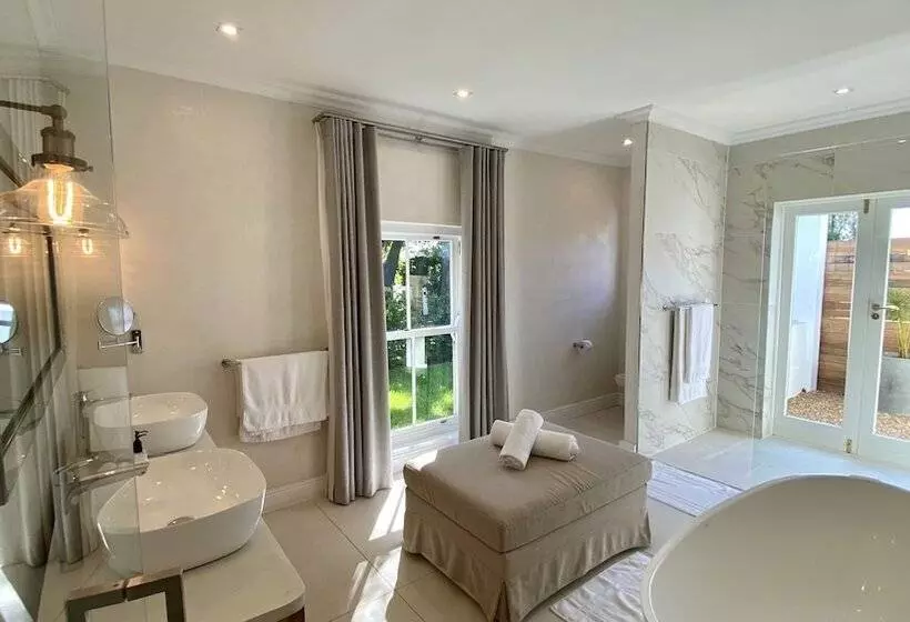 Hotelli La Paris Estate