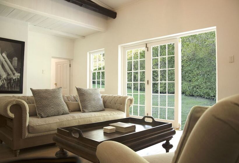 בית מלון כפרי La Paris Estate